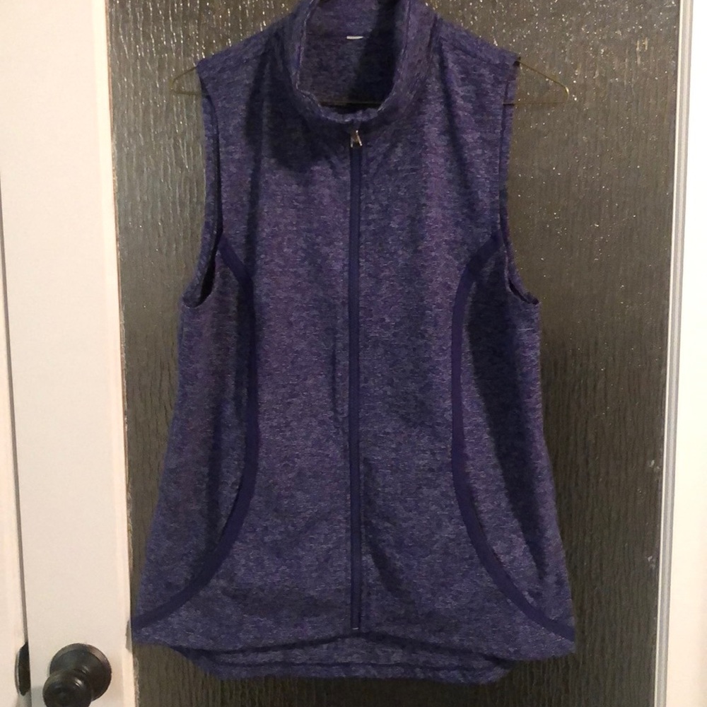 24- Under Armour stretch vest